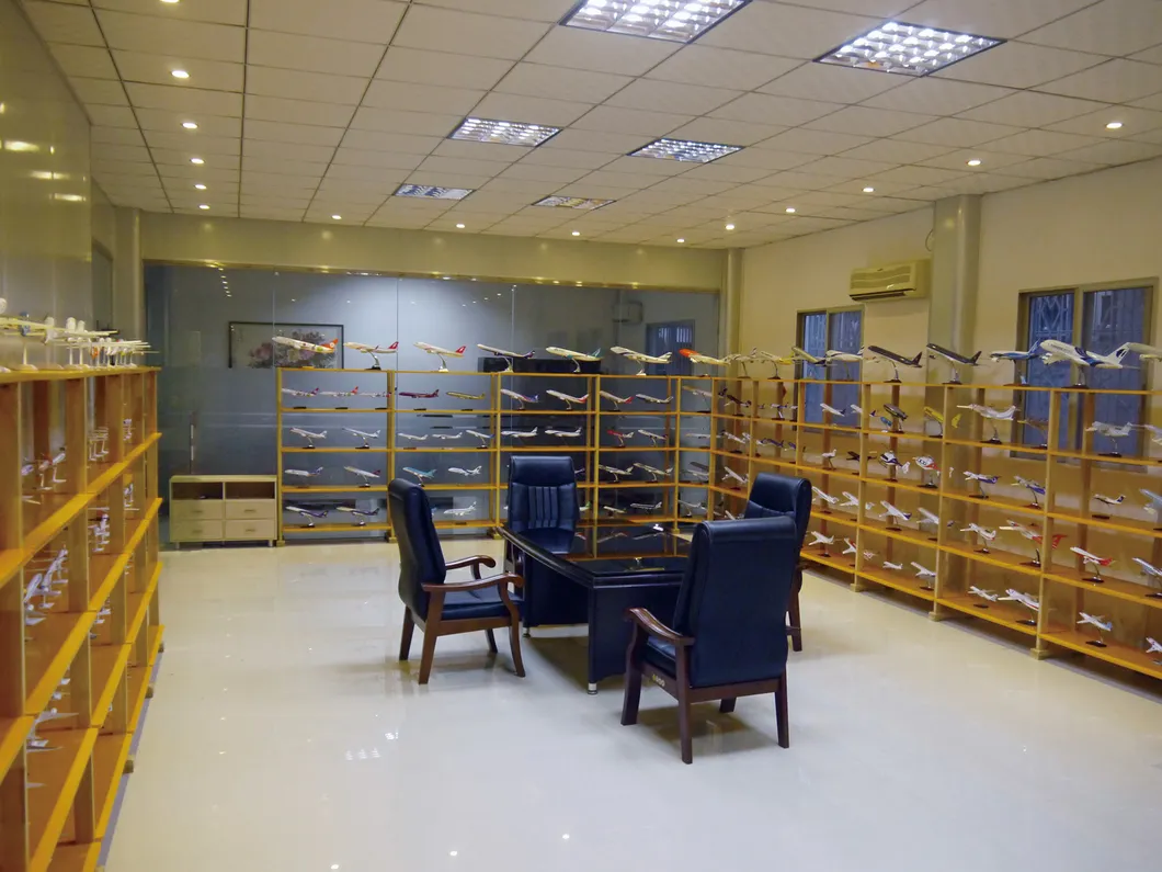 Atr72 Plane Model Atr72-500 Cambodia Angko Air 18cm Resin Material